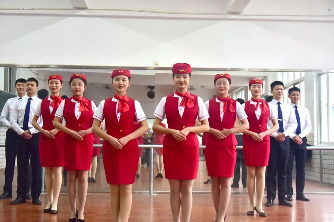 我校旅游管理系高鐵實(shí)訓(xùn)基地正式投入使用